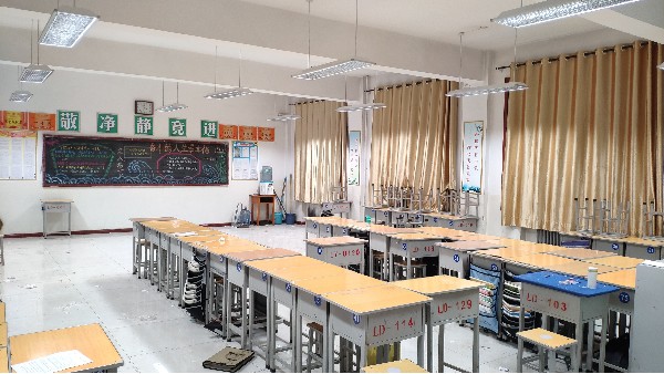 近視超6億上熱搜！教室照明改造只是“新燈換舊燈”？