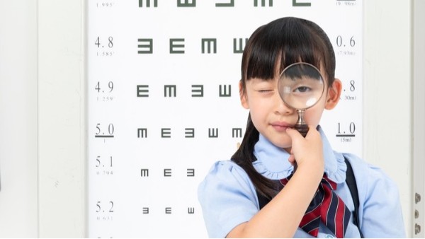 華輝照明告訴您：近視防控，教室照明是關(guān)鍵