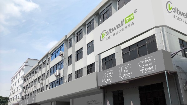 致敬奮戰在抗“疫”一線的優秀共產黨員——華輝教育照明董麗麗