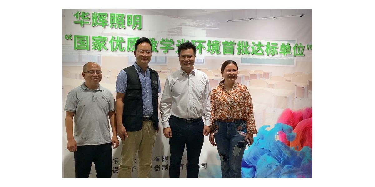 勒流街道辦事處伍主任和勒流市監局溫副局長蒞臨我司考察智能教室項目